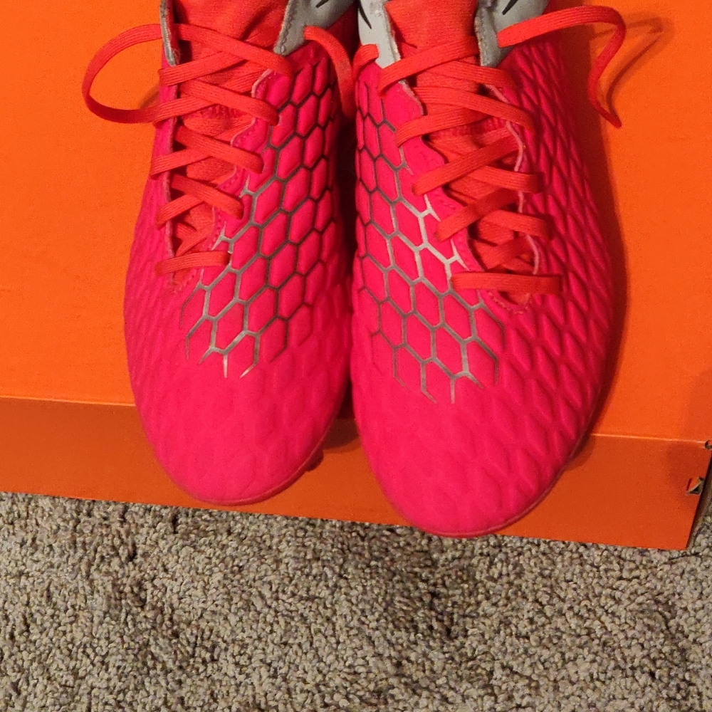 NikePhantom 3 Academy Soccer cleats